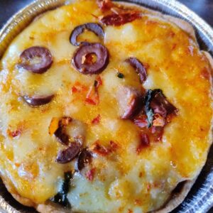 Tarta Familiar Tomates secos, olivas negras y muzza