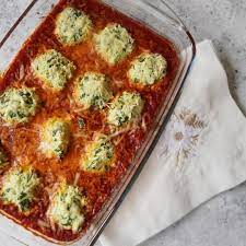 Malffatis de ricota y acelga sobre salsa filetto